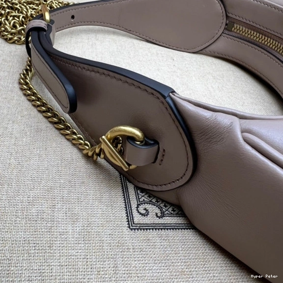 Hyper Peter GUCCI GG half-moon-shaped bag mini Marmont 0820